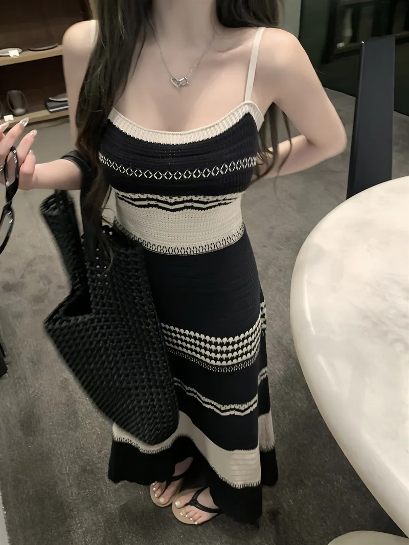 Korean Casual V-neck Contrasting Knitted Striped Dress for Women's Summer 2024 New Slim Fit and Buttocks Wrapped Dresses