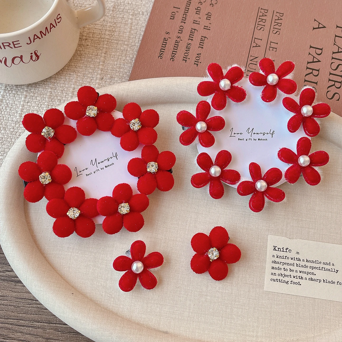2026 Neu 8-teiliges Set Niedliche Rote Samt-Blumen Haarspangen Mini Kristall-Perlen Schonende Haarklammern für Babymädchen Neujahrs-Party-Geschenk – Detail 5