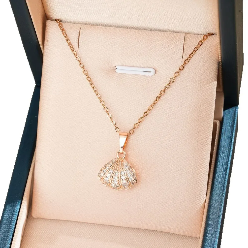 Die neueste muschelförmige Damenhalskette aus Titanstahl im Jahr 2022, kann mit einer einzigartigen Schlüsselbeinkette geöffnet werden.