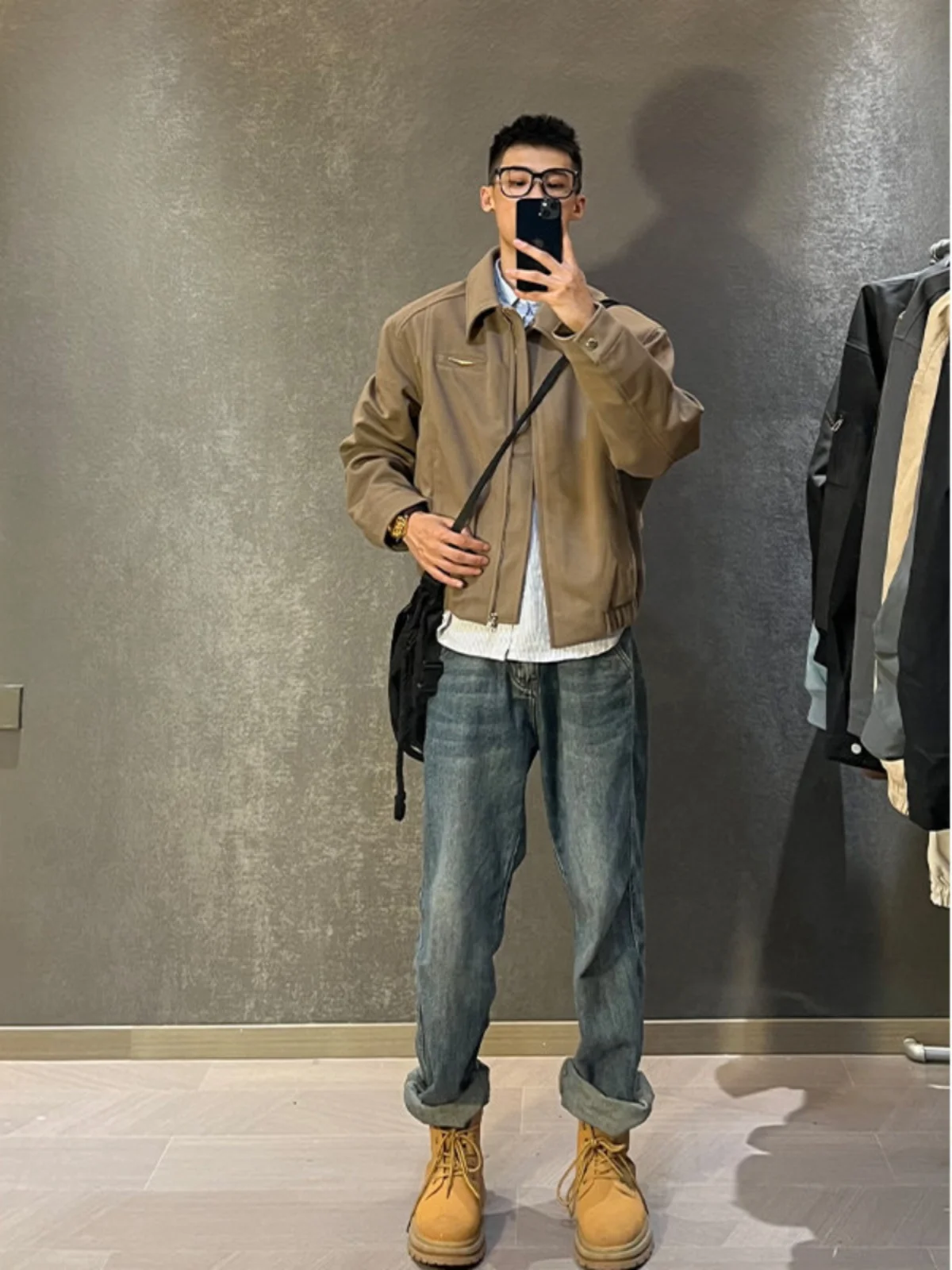 

Мужская куртка-бомбер цвета хаки с подплечниками, весенне-осенняя, свободного кроя, из полиэстера, устойчивого к сминанию, молодежный тренд