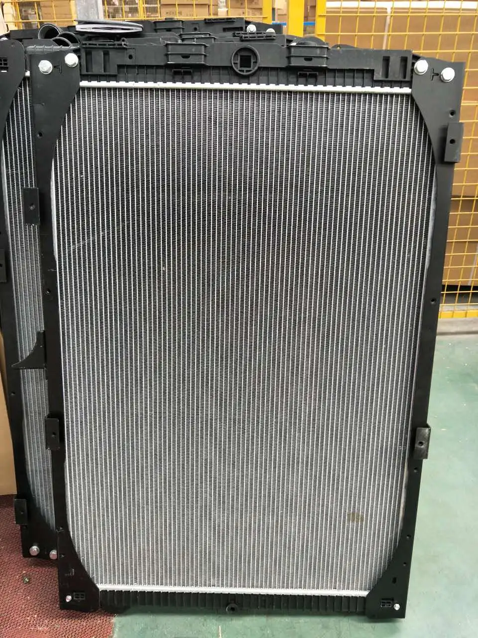 High Quality Rxd Aluminum Brazing Radiator Intercooler with Tubular Heat Sink and 1 Year Warranty for Trucks XD807 Model