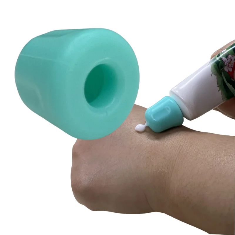 Silicone Self-Closing Toothpaste Cap Transparent Mess-Free Dispensing for Children & Adults Easy to Install Compatible with Most