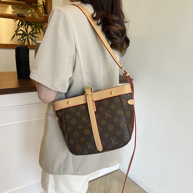 حقيبة حمل كلاسيكية جديدة لعام 2025 للنساء، حقيبة كتف كروس ذات سعة كبيرة، حقيبة زلابية ريترو واسعة، متعددة الاستخدامات الكل في واحد #1