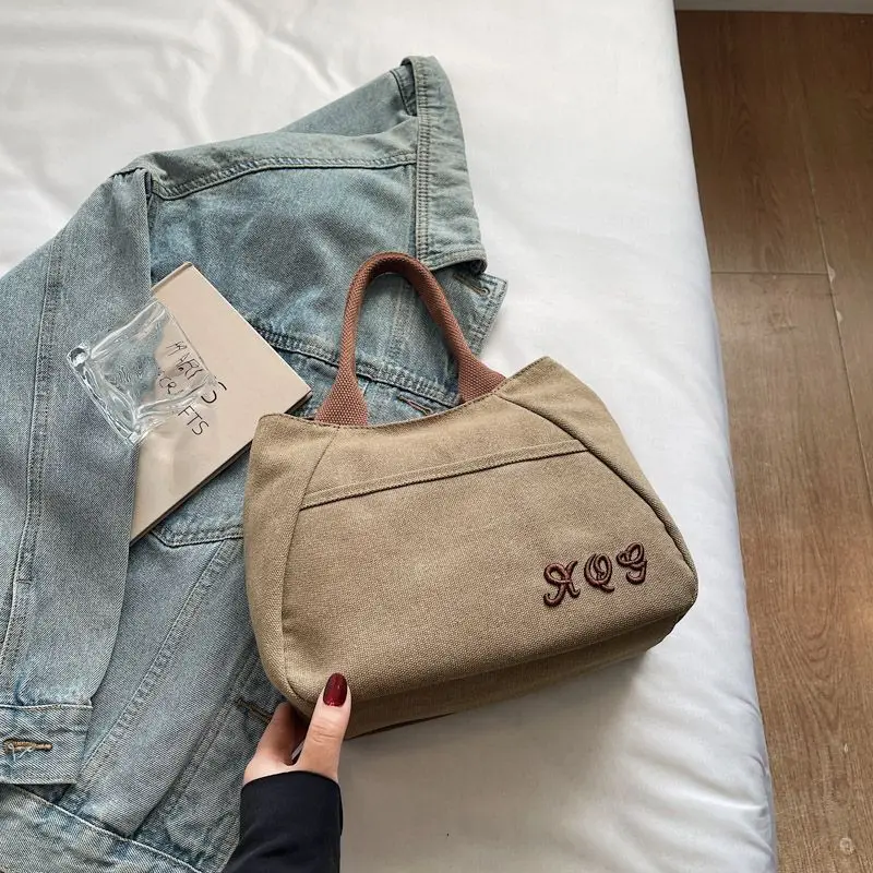 Retro-Canvas-Einkaufstasche zum Pendeln zur Arbeit. Kleine lässige Canvas-Tasche für Damen. Handgehaltene Tragetasche. – Detail 2