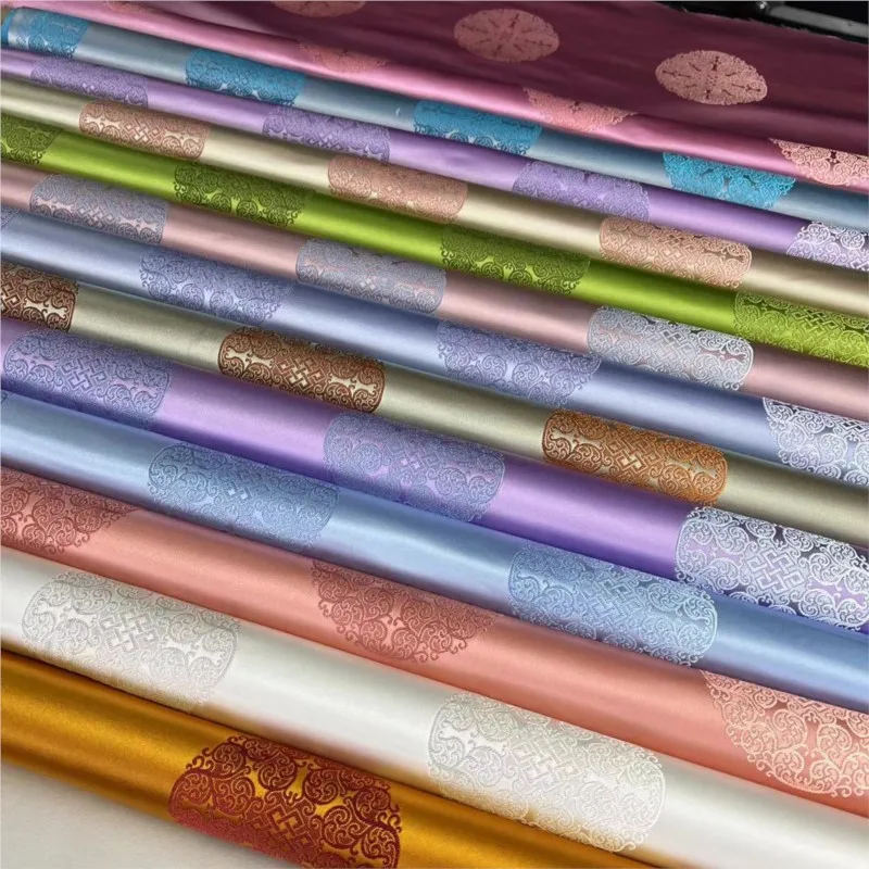 الملابس العلوية التقليدية على الطراز الصيني Ruyi Tuan cheongsam مصنوعة من نسيج حريري مطرز عالي الدقة