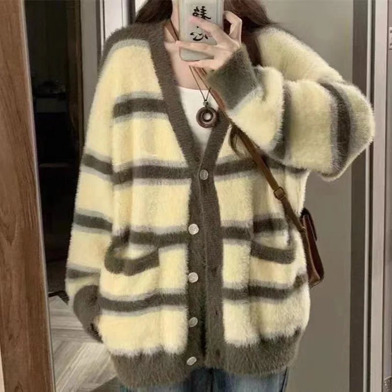 

Autumn Winter Korean Imitation Mink Fur Cardigan Sweater Women Contrast V-neck Button Design Knitted Coat Long Sleeve Top R598