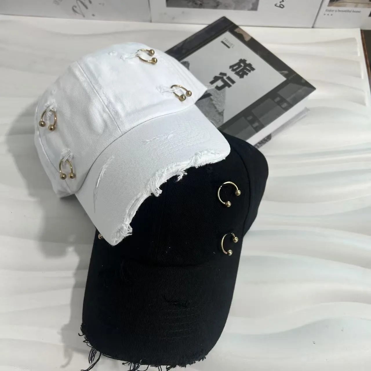Vintage Washed Distressed Baseball Cap Unisex mit Metallhaken-Dekor Lässige Verstellbare Baumwoll-Dad-Mütze