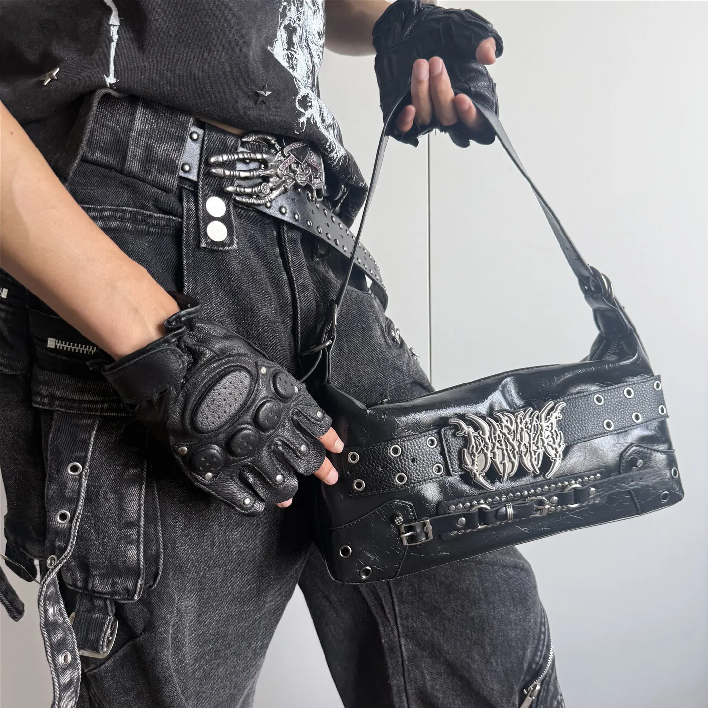 street-y2k-messenger-bag-punk-style-underarm-bag-rivet-unique-design-gothic-portable-shoulder-bag