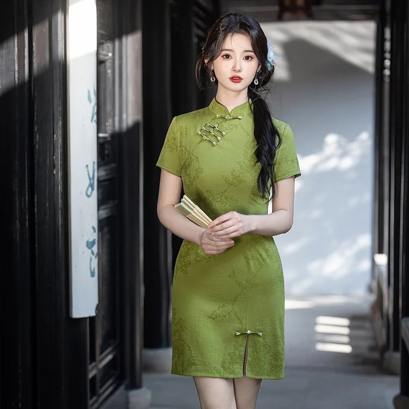 

Новинка Весна/Лето 2026: Короткое облегающее ципао в новом китайском стиле, зеленое, стройнящее