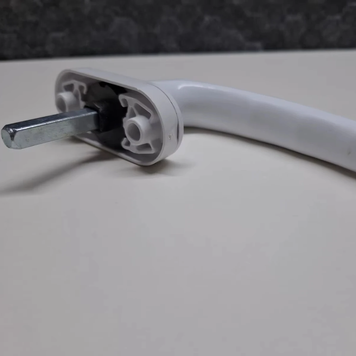 

ПЛАСТИКОВАЯ РУЧКА СТЕКЛОМ НЕ ФОРТИФИЦИРОВАННАЯ С ЖЕЛЕЗНЫМ ФИКОЙ