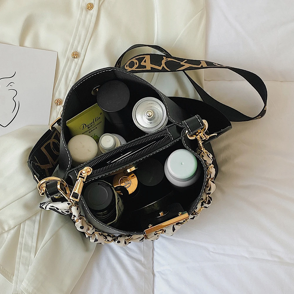 Luxury Chain Shoulder Bag PU Leather Trendy Crossbody Bag Large Capacity Fashion Handbag with Wide Strap for Women