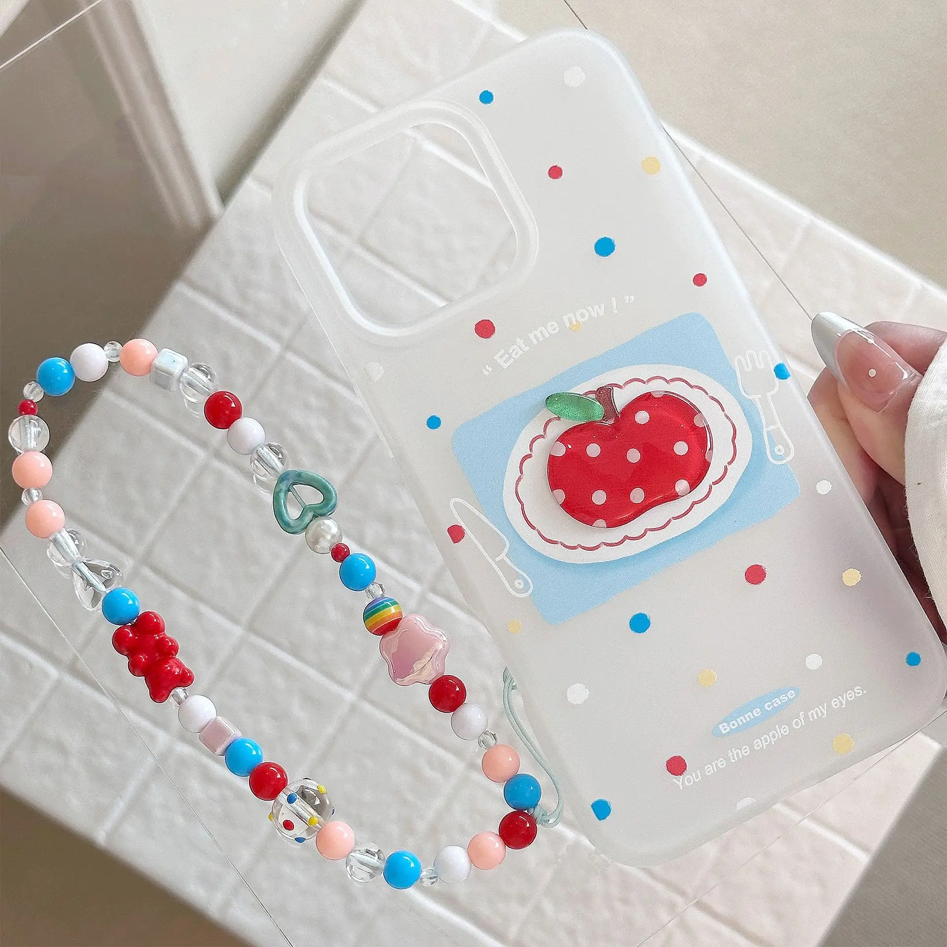 Funda Protectora para iPhone 17 16 15 14 13 12 Pro Max con Diseño de Manzana Roja de Dibujos Animados en 3D con Puntos Coloridos Coreanos y Cadena, Antigolpes y Suave