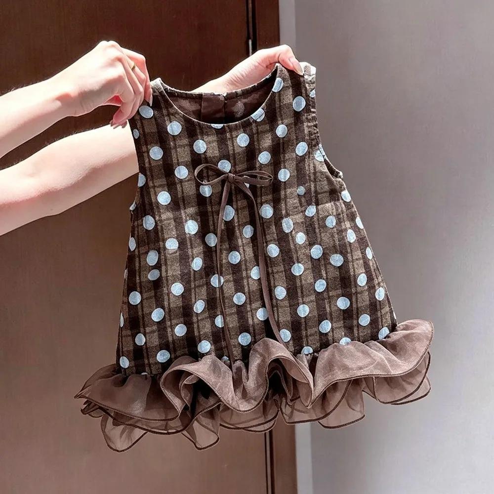 Sommerliches, modisches, lässiges, ärmelloses Rundhals-Top im koreanischen Stil mit gepunktetem Schleifen-Spitzenkleid für Mädchen im Alter von 2-7 Jahren.