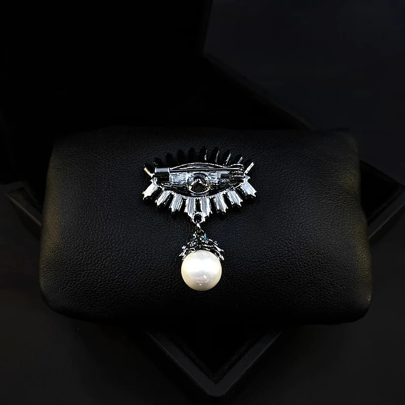 الراقية خمر الشيطان العين شرابة بروش رائعة العين دبوس للنساء بدلة أنيقة اكسسوارات اللؤلؤ مجوهرات هدايا الحفلات 825