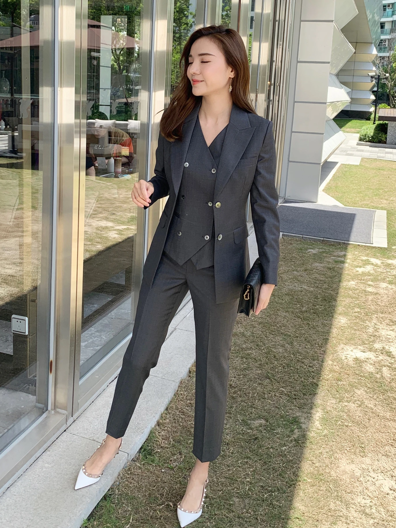 

Комплект из двух предметов: приталенная футболка и брюки для женщин, модный корейский стиль, повседневная профессиональная офисная одежда для белых воротничков