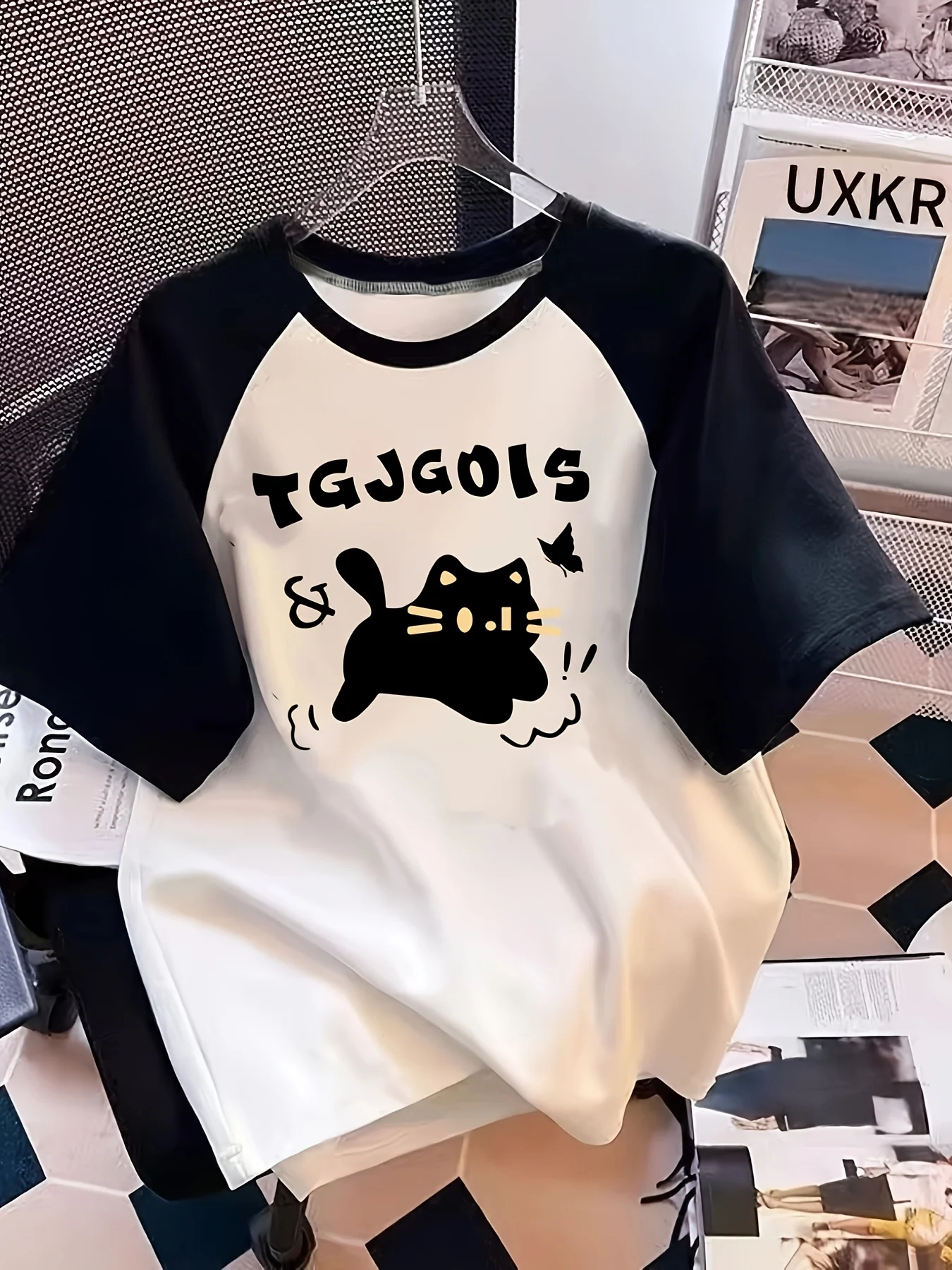 Harajuku  Girl's Summer Short Sleeved T-shirt with Cute Cat and Bird Print Black and White Collision Salad Green Sleeve Design