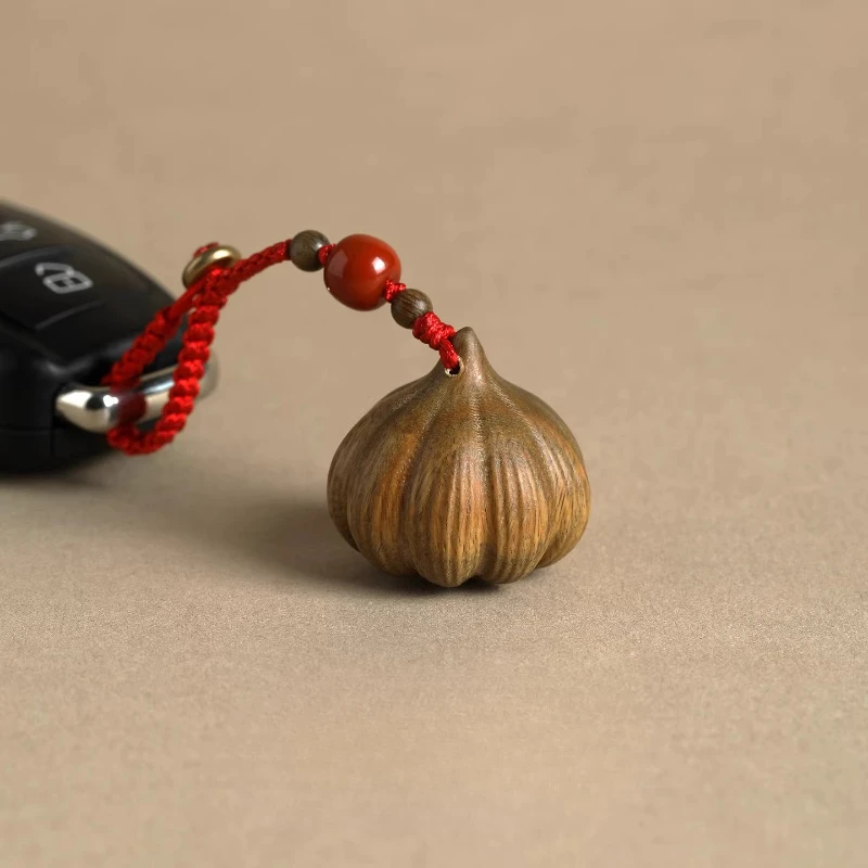 Natural Green Sandalwood Pendant Creative Garlic Shaped Charm for Phone Bag Car Keychain Gifts