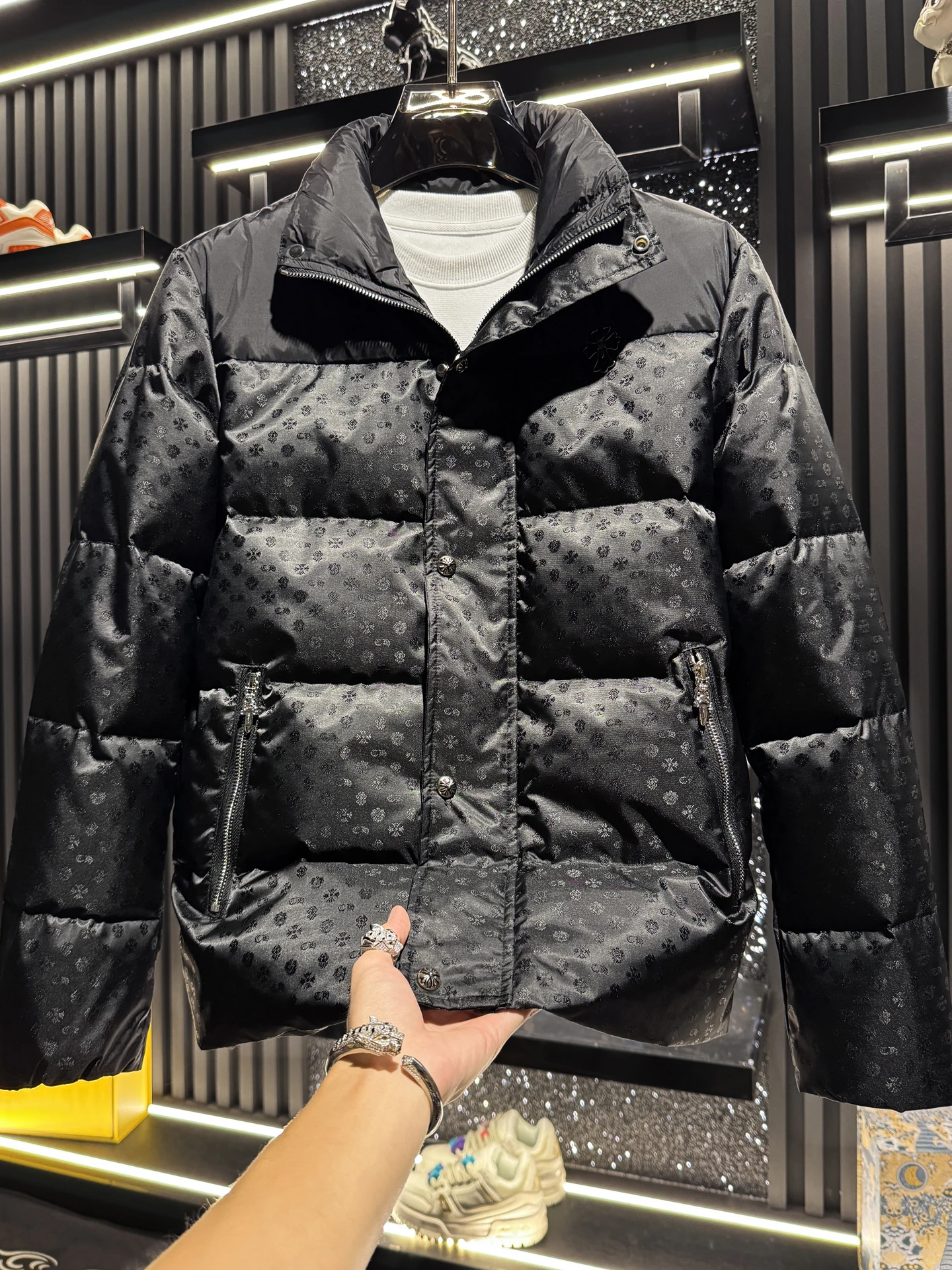 

Модная белая мужская пуховая куртка с воротником-стойкой и принтом, высококачественная зимняя легкая роскошная куртка для повседневной носки