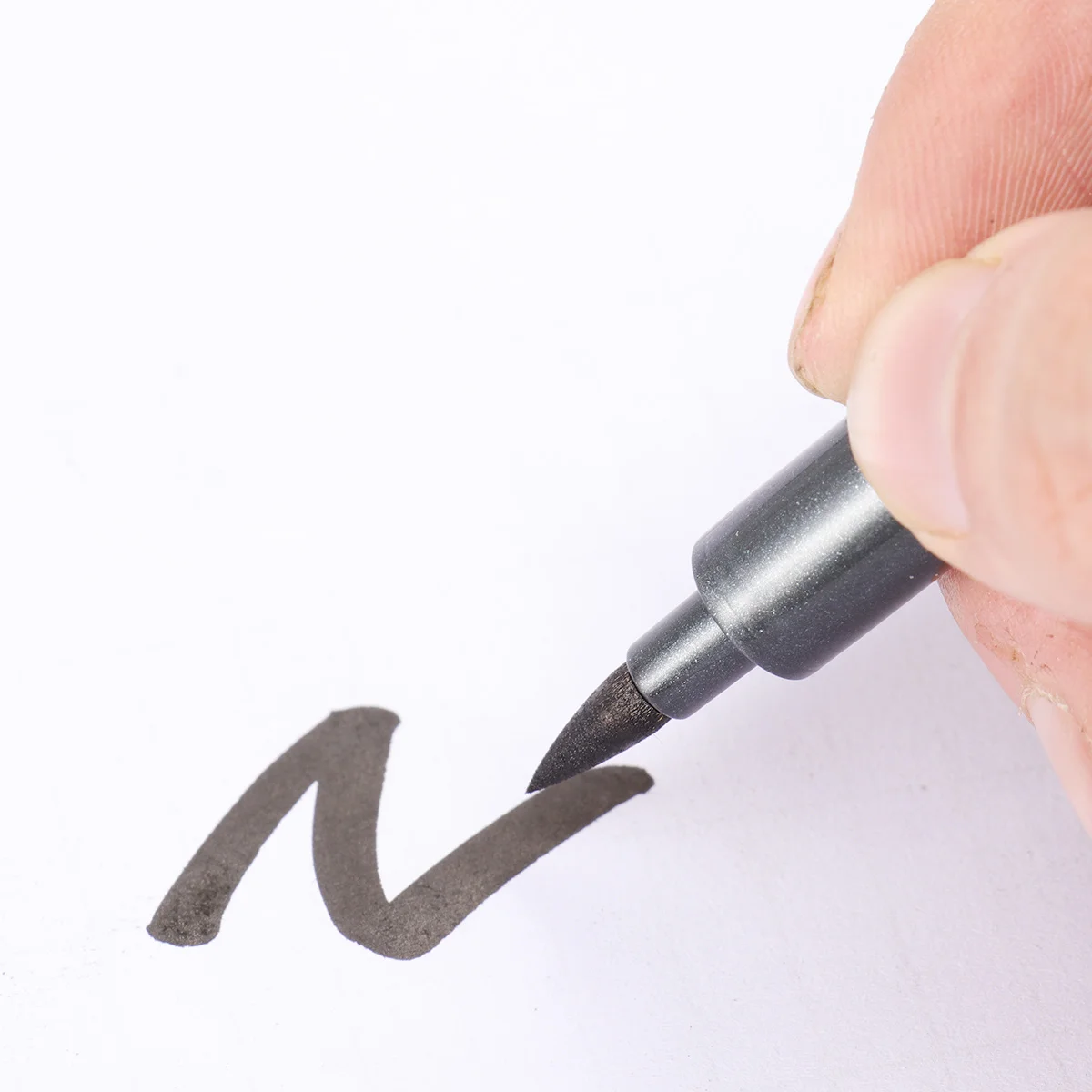 

3Pcs Chinese Brush Calligraphy Pens Set Assorted Sizes Water Based Ink Nylon Brush Ergonomic Wood Handle for Artistic Drawing