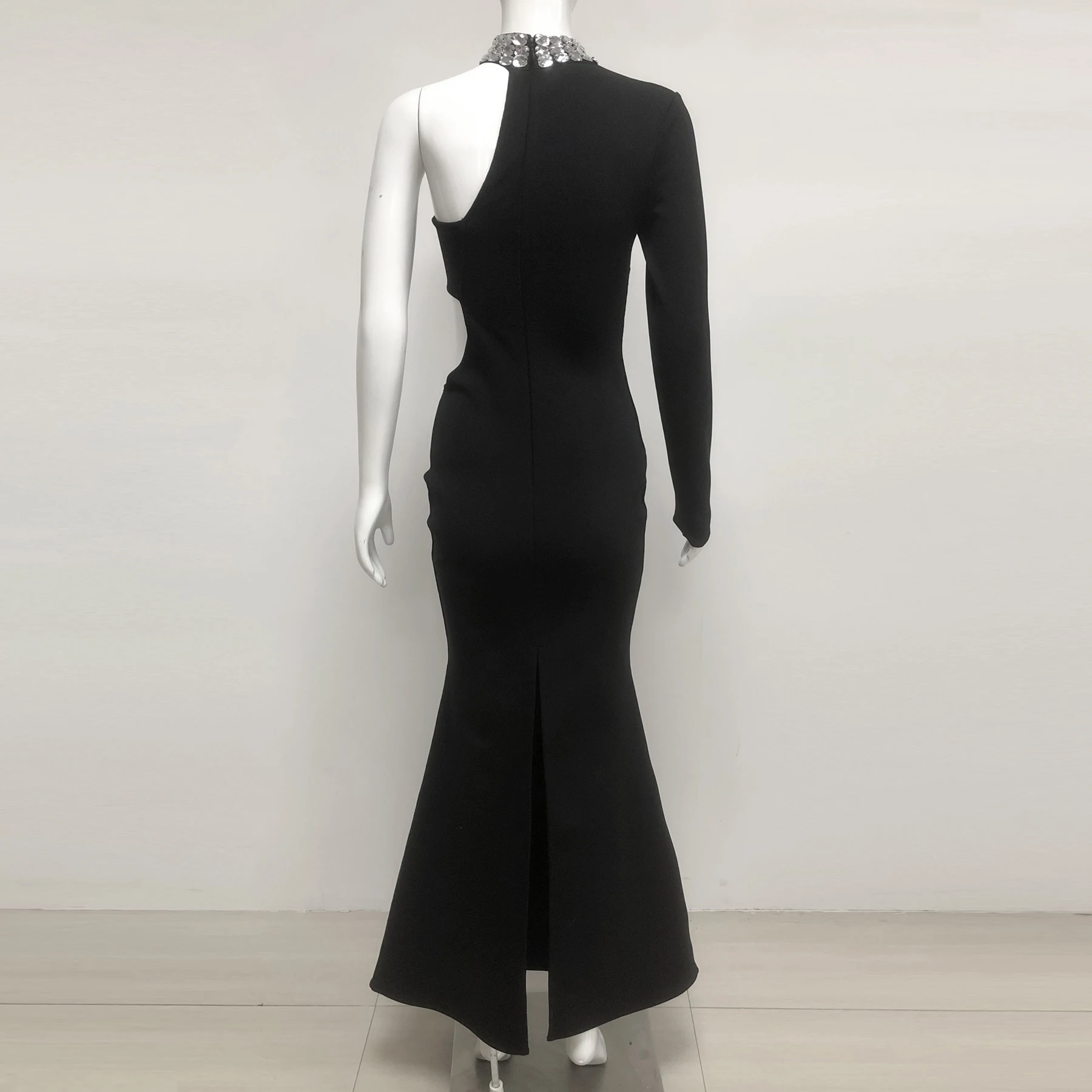 Vestidos maxi com bandagem recortada de um ombro – Vestido de noite preto assimétrico para celebrações de aniversário com corpete de lantejoulas prateadas