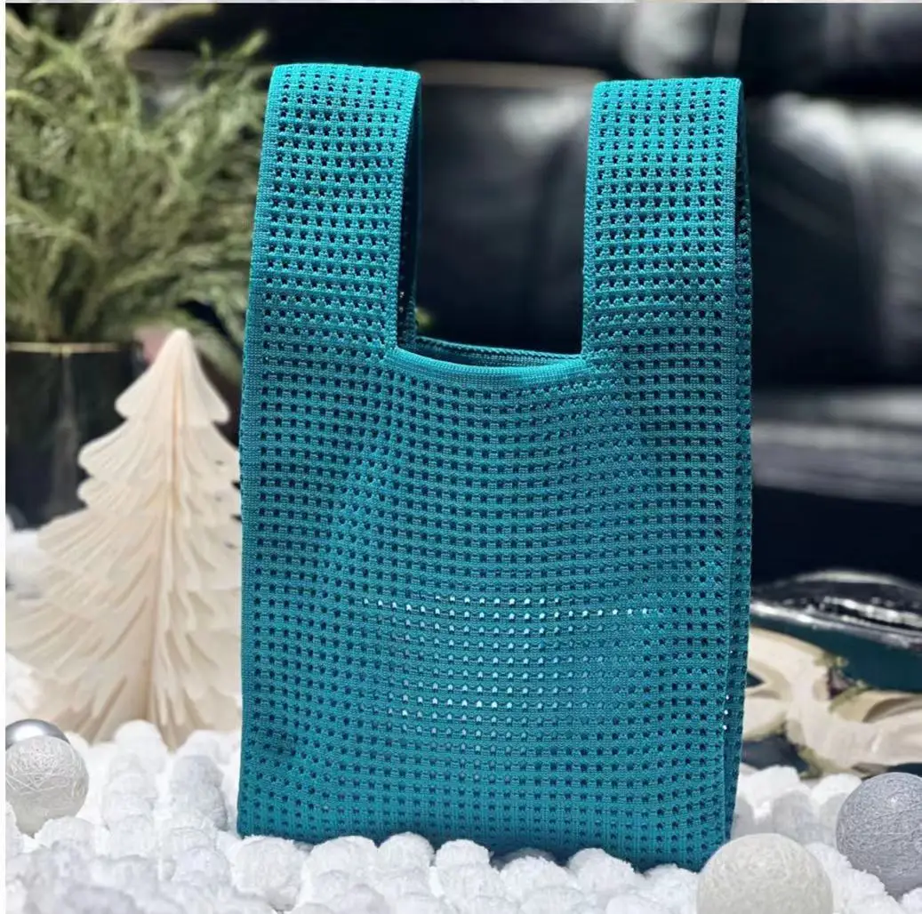 Bolso de mano de punto para mujer, bolsa de cubo de agua hueca, versátil, de muñeca Simple, para vacaciones, 2024