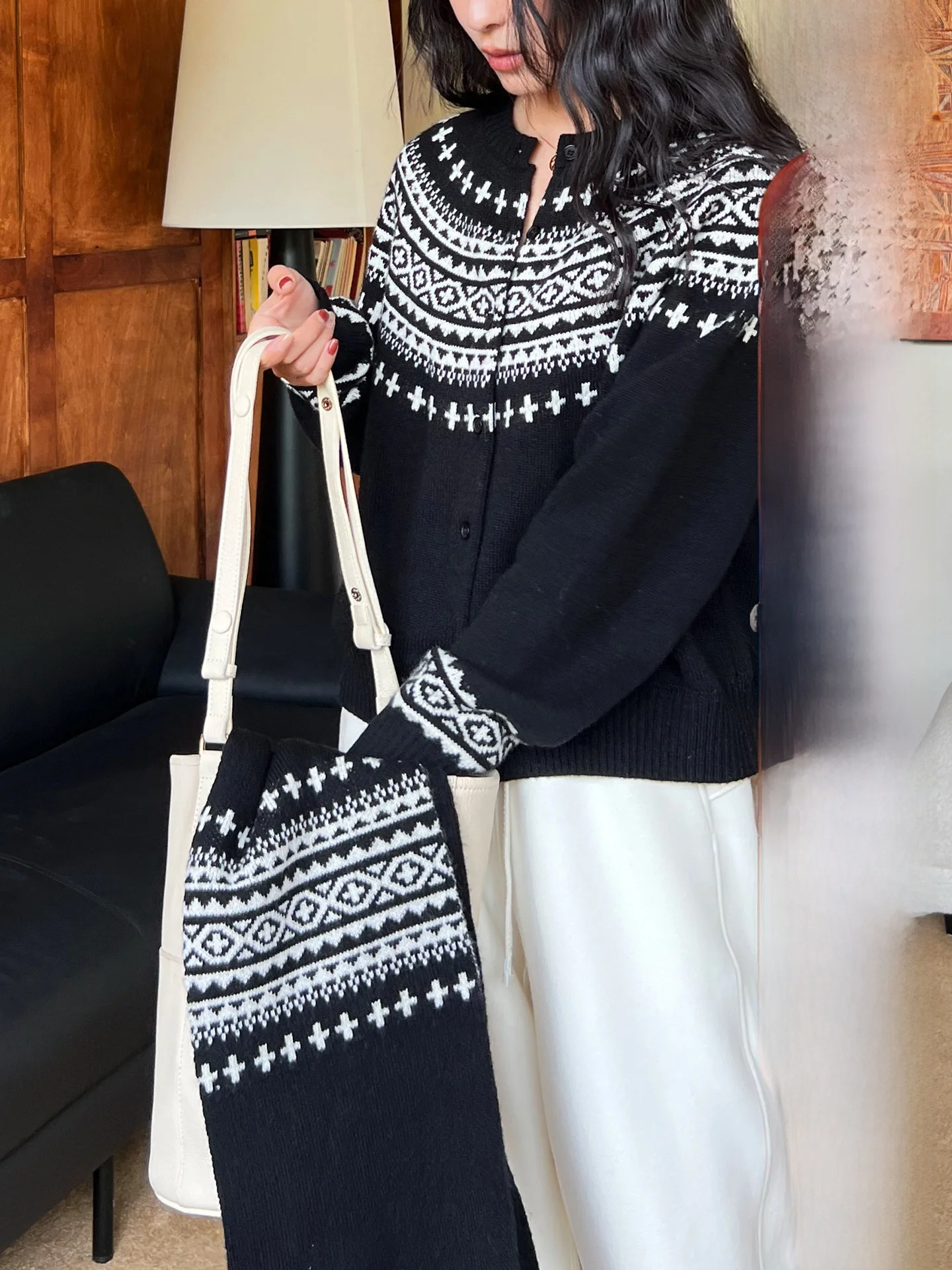 

Оригинальный свободный вязаный кардиган Elwing с круглым вырезом, зимний женский шерстяной свитер, повседневный модный дизайн, эксклюзивно онлайн