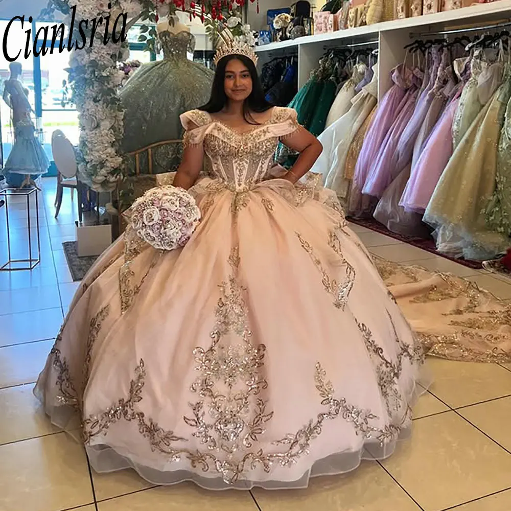 

Великолепное платье Quinceanera с открытыми плечами и кисточками из бисера, бальное платье с аппликацией, кружевной бант, сладкий 15, мексиканский индивидуальный заказ