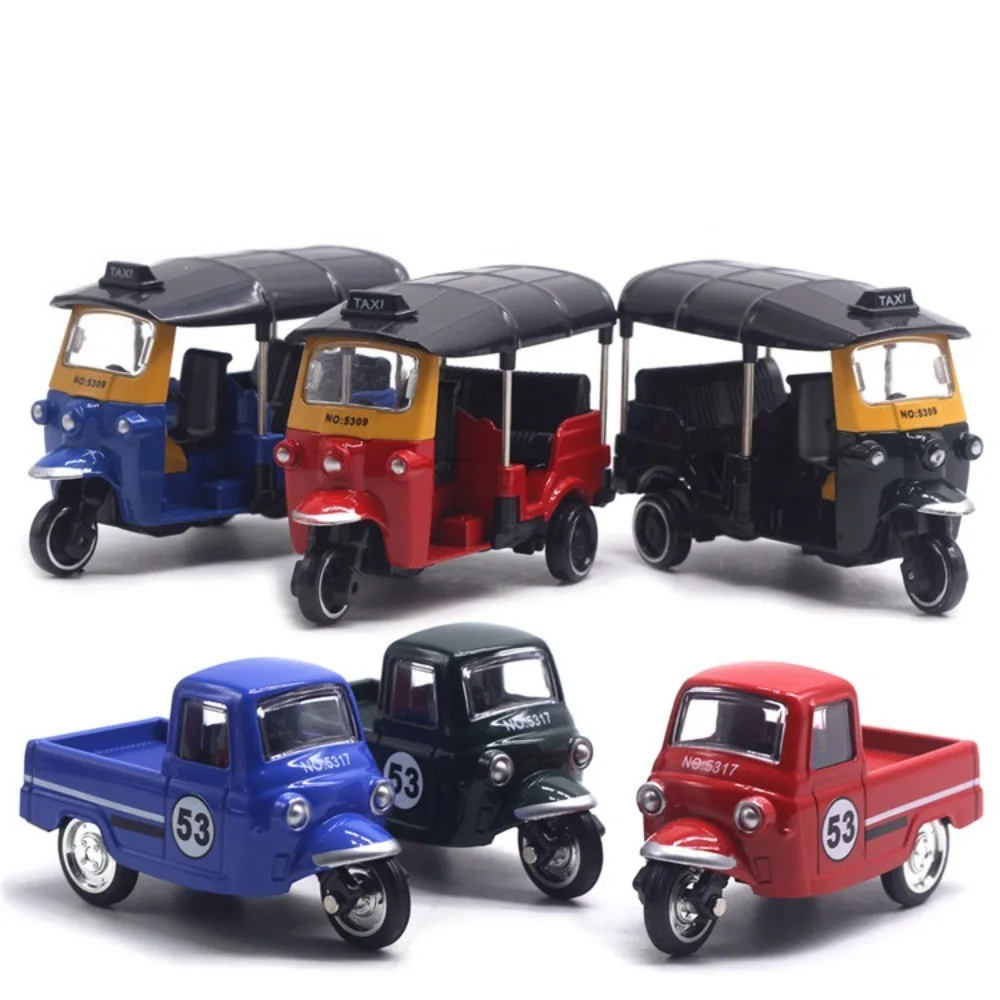 Model kendaraan roda tiga mobil, Model pintu mobil olahraga desain kartun dapat terbuka 1:43 gaya Retro paduan