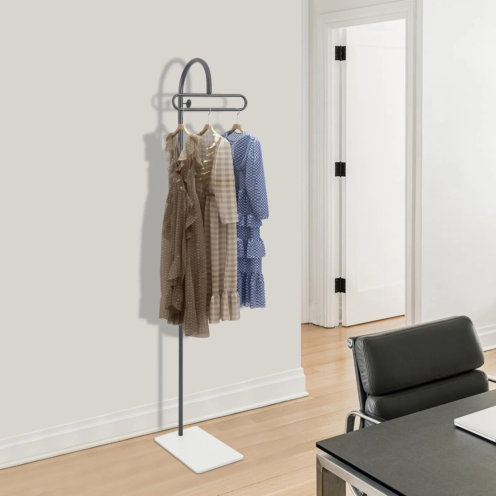 حامل رفوف المعاطف بطول 69 بوصة مع خطافات وقاعدة جانبية، منظم شماعات الملابس المعدنية الإبداعية، وشاح، حقيبة، قبعة، أحذية