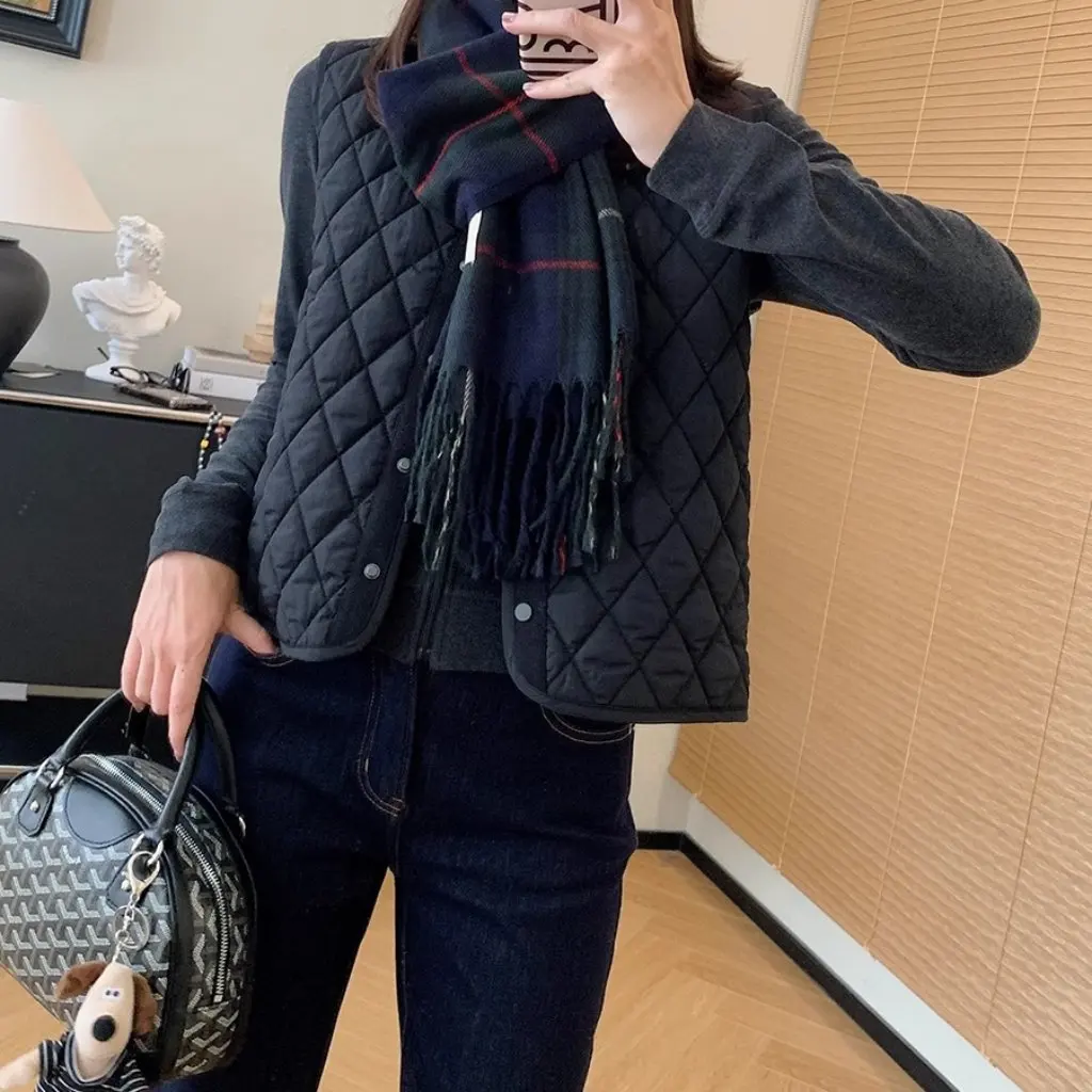 

Autumn Light Warm V-Neck Rhombic Quilted Cotton Vest Stacked Sleeveless Jacket Women's Fashion F101228