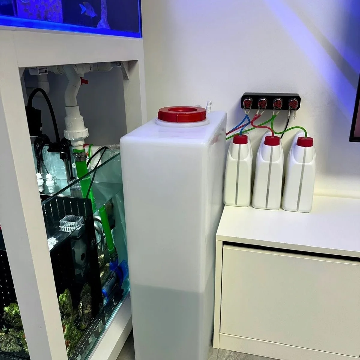65L Outdoor RV Voedselveilige Vierkante Watertank PE Medicijnendoos Staande Waterton Zuurbestendig en Alkalibestendig Cam Wateropslag