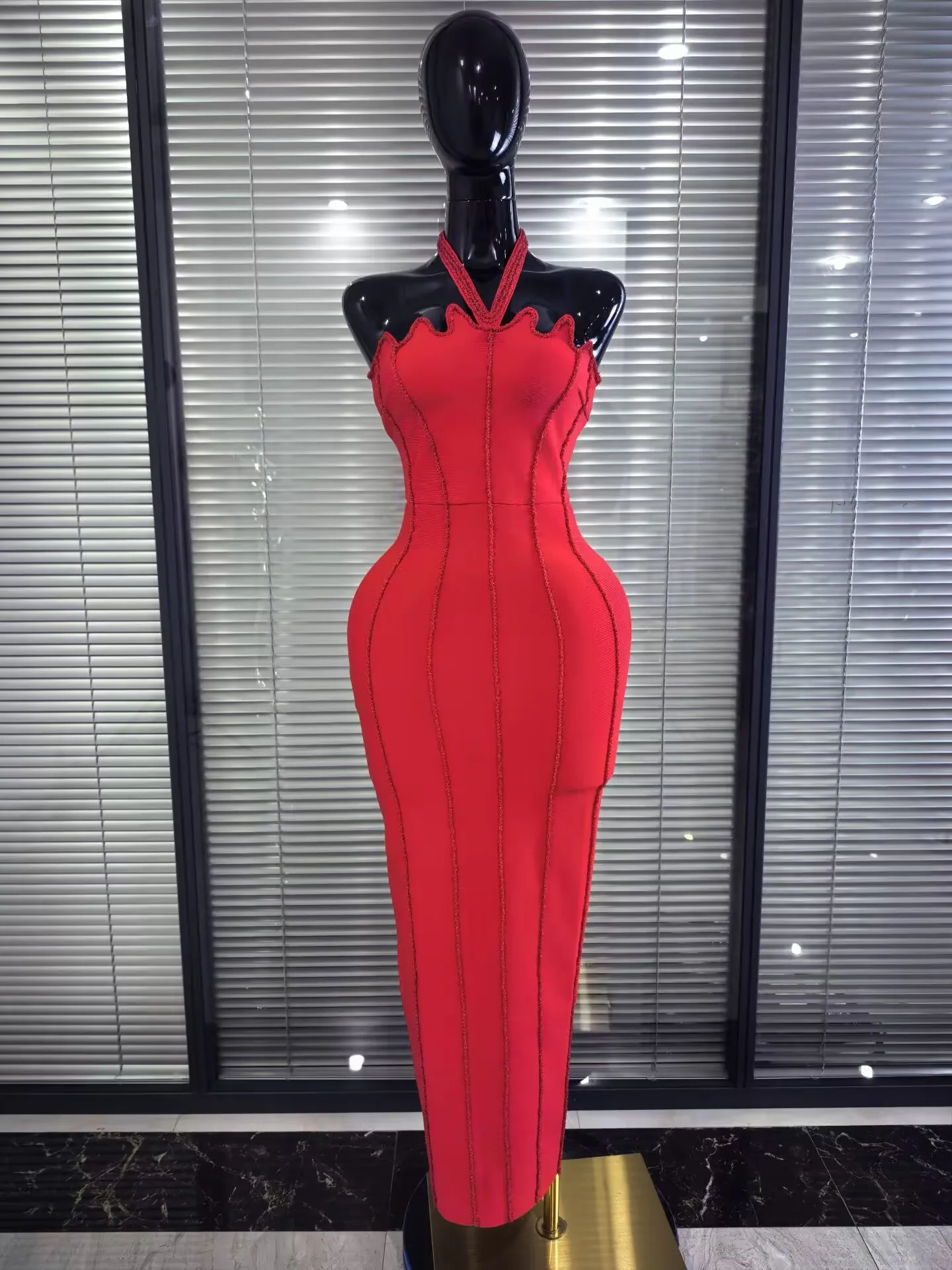 Robe longue moulante élégante pour femme, 3 couleurs, sexy, à col halter, épaules dénudées, ornée de perles, pour soirée, bal de promo ou cocktail