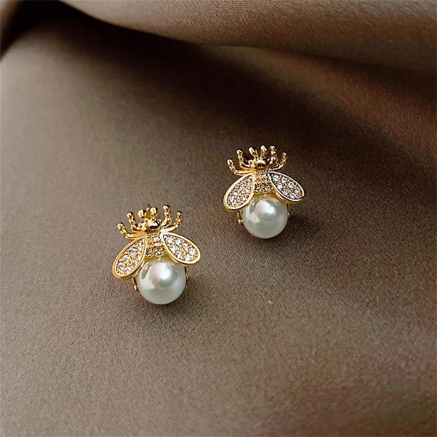 NEW Korean Style Honey Bee Pearl Stud Earrings Women Exquisite Small Elegant Earring Ladies Wedding Party Birthday Jewelry Gifts