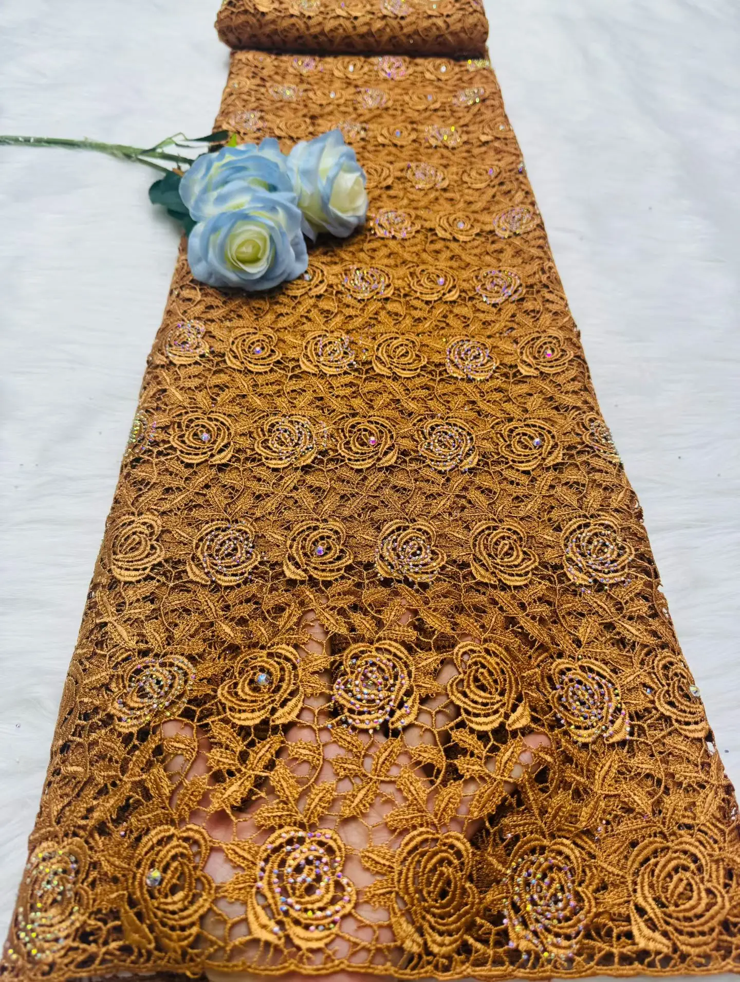 أحدث تصميم الحبل جبر أقمشة الدانتيل بلورات الأفريقي أقمشة الدانتيل 2026 عالية النيجيري مواد قابلة للذوبان في الماء لفساتين M61-1