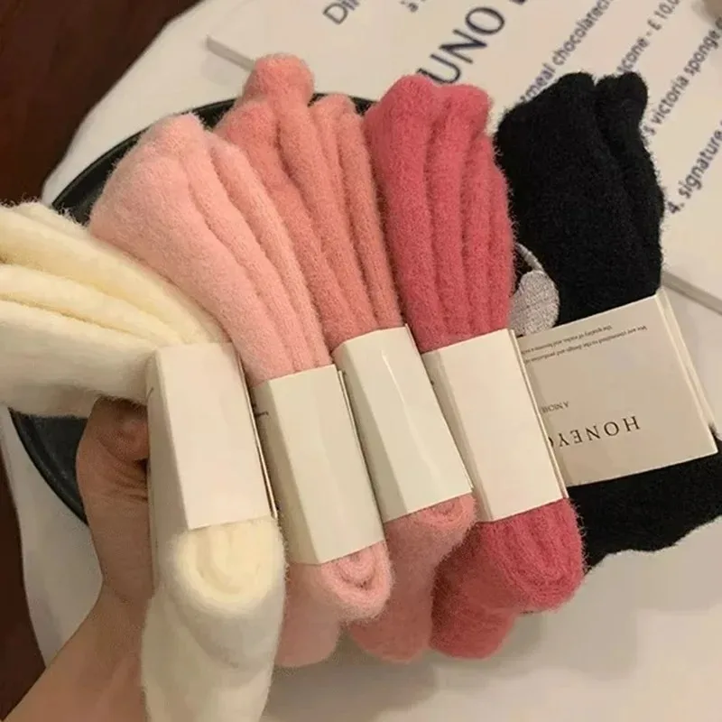 1 // 3 أزواج لطيف القط أفخم الجوارب الشتاء النساء الفتيات سميكة الدافئة الأبيض الأوسط جوارب أنبوبية 2026 موضة لينة النوم جوارب يمكن السير بها على الأرض