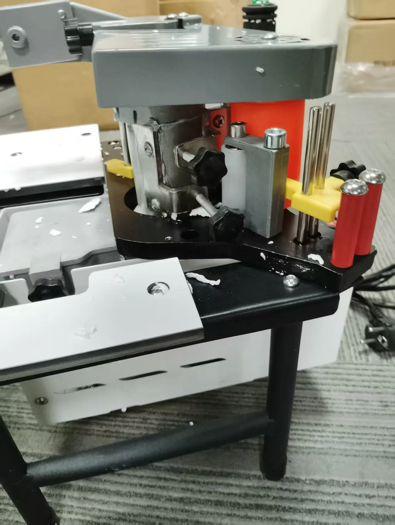

SC-40 Edge Banding Machine Portable Wood PVC Two-sided Gluing Edge Bander with Tray & Cut Adjustable Speed 110/200V 1200W 1000ml