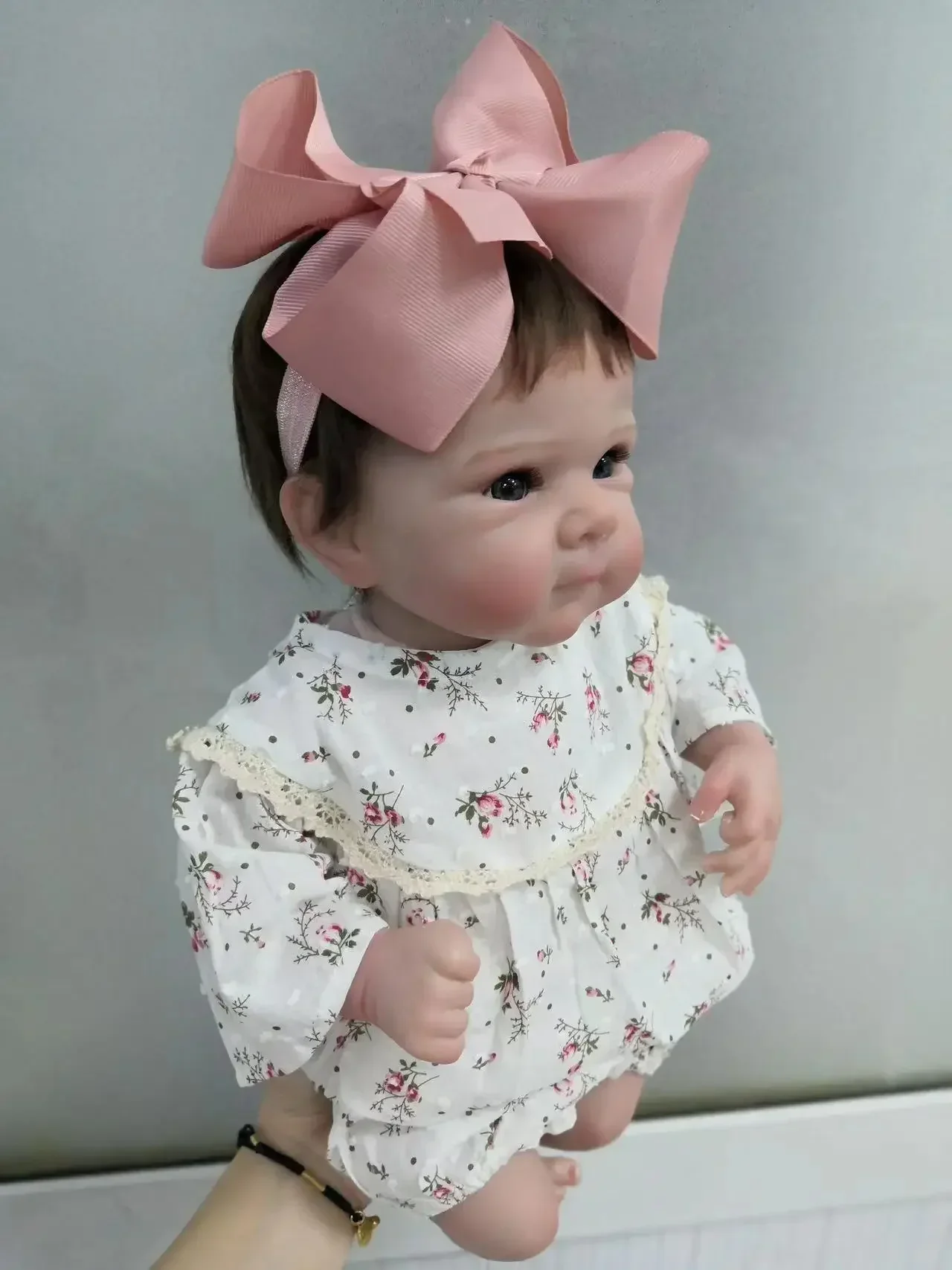 베티 18인치 신생아 리본 인형 실물 같은 부드러운 촉감의 포근한 아기 다층 페인팅 3D 피부와 눈에 띄는 정맥