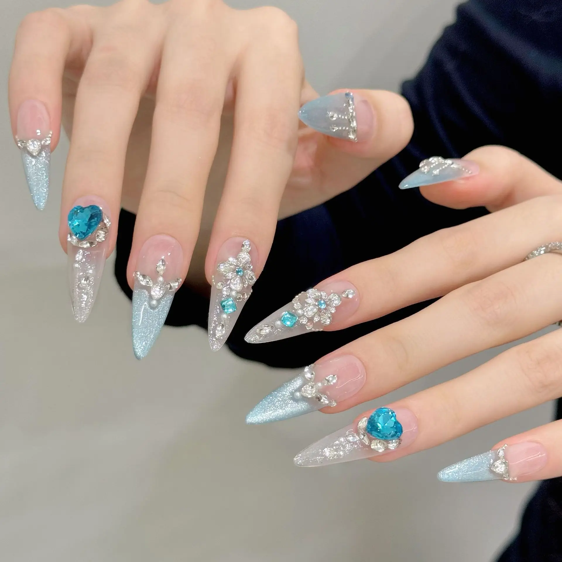 เล็บปลอมหรูหราทำมือ 10 ชิ้น แบบยาวประดับเพชรเต็มแผ่น พร้อมอุปกรณ์ 3 ชิ้น กาวติดเล็บ