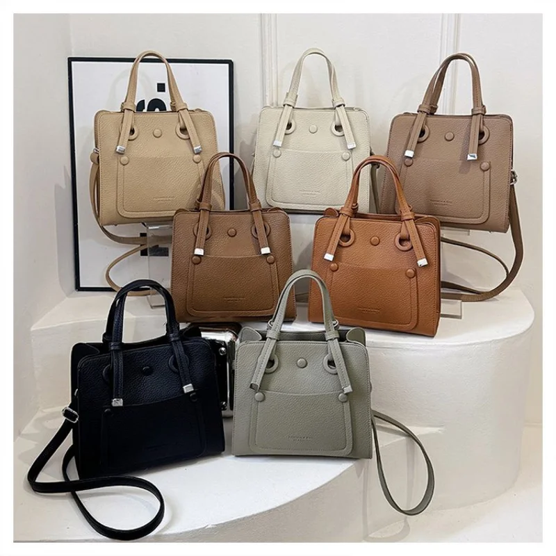 

Elegant Ladies Messenger Bag Crafted From Fine Leather Boasting Popular Elegant Style And Smooth Zipper For Daily Use​