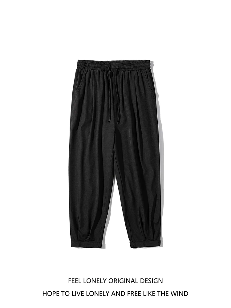 Solid basic sweatpants in summer with loose cuffs and a couple of sweatpants