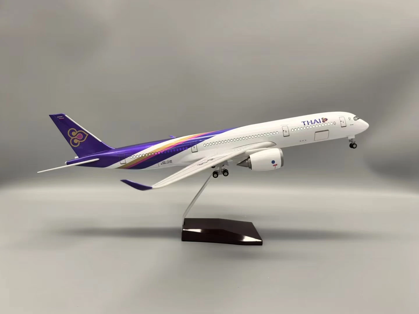 47CM Thailand Airlines A350 Airplanes Model With Wheels And Lights Simulation Civil Aviation Aircraft for Collection Decoration