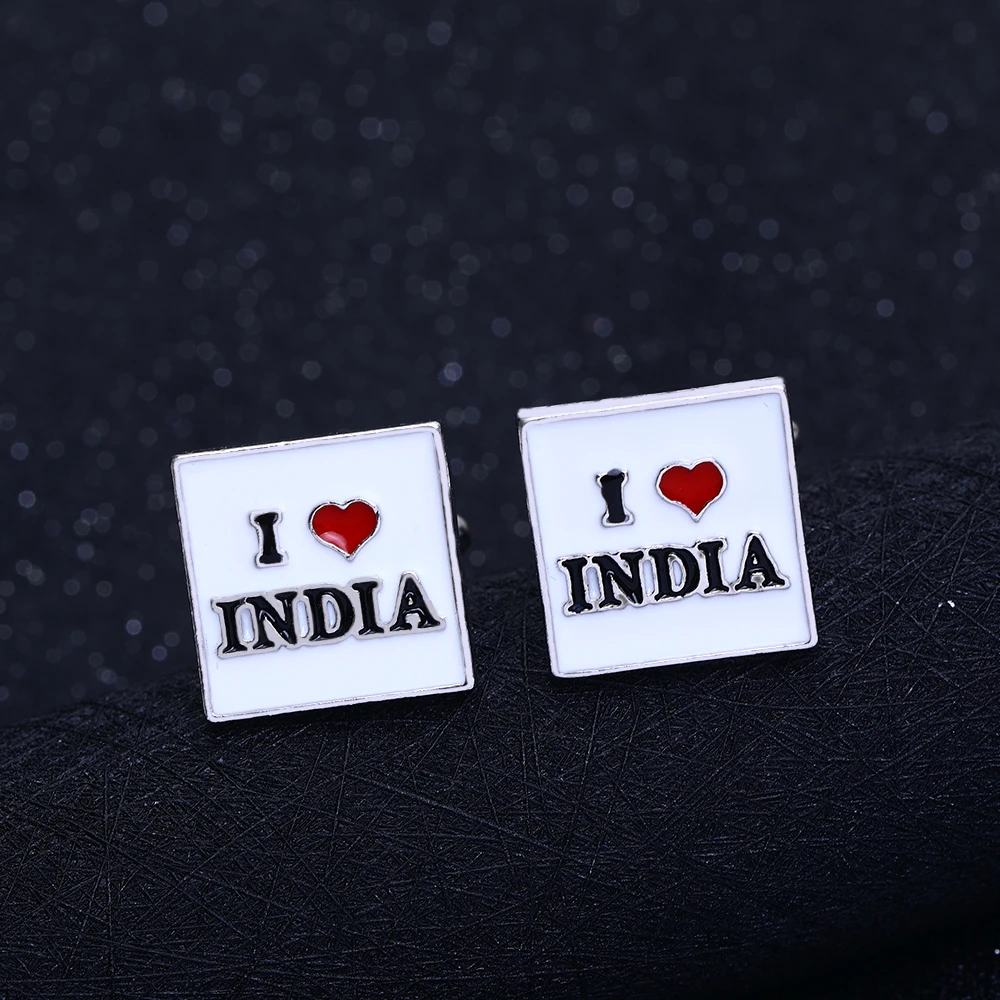 

1 пара, запонки с надписью «I Love India»