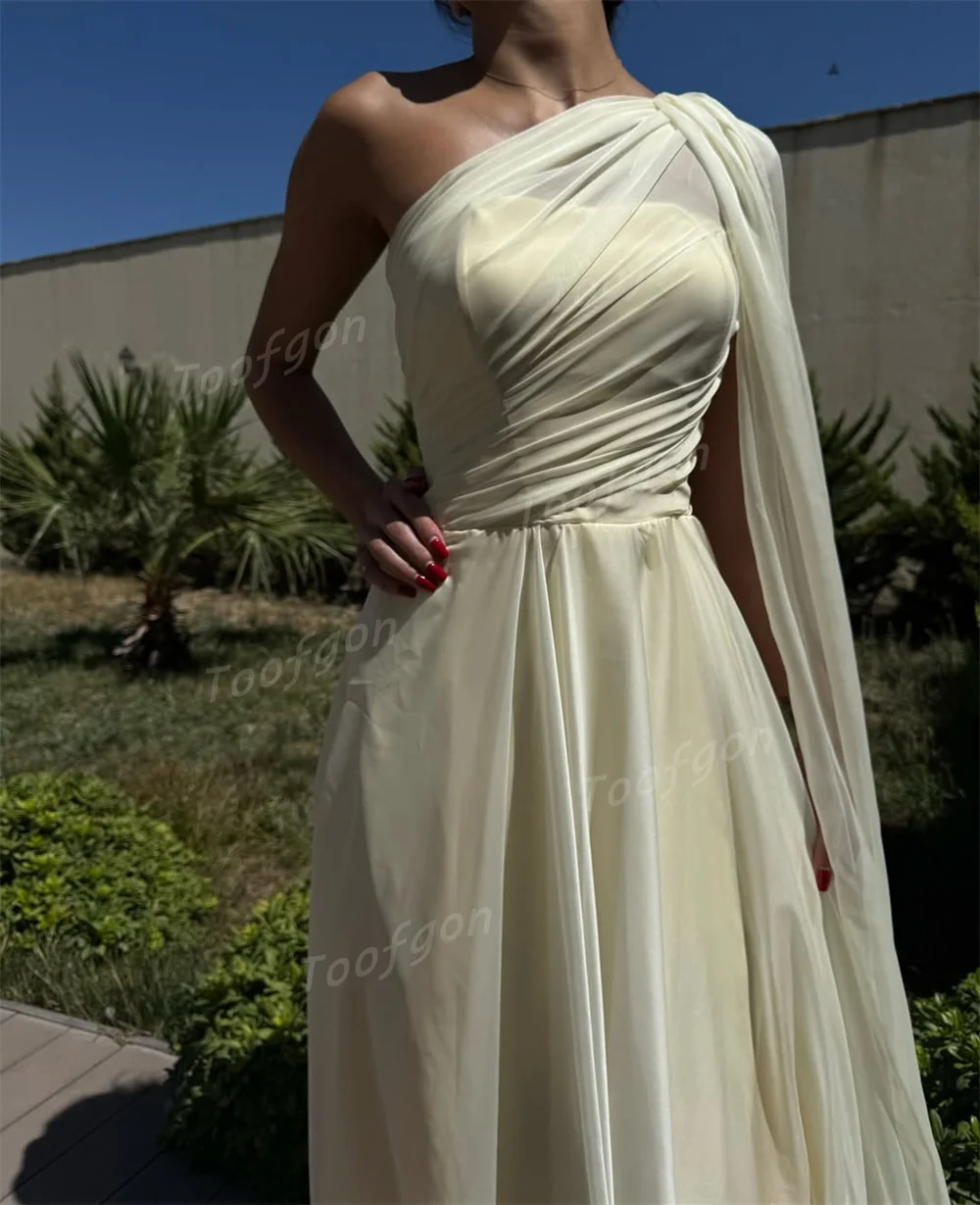 ชุดราตรีผู้หญิงสีเหลืองแบบไหล่เดียว ผ้าชีฟอง ดีไซน์หรูหรา จับจีบ สำหรับงานเลี้ยงอย่างเป็นทางการ ชุดราตรียาวสั่งตัดได้ สไตล์ซาอุดิอาระเบีย