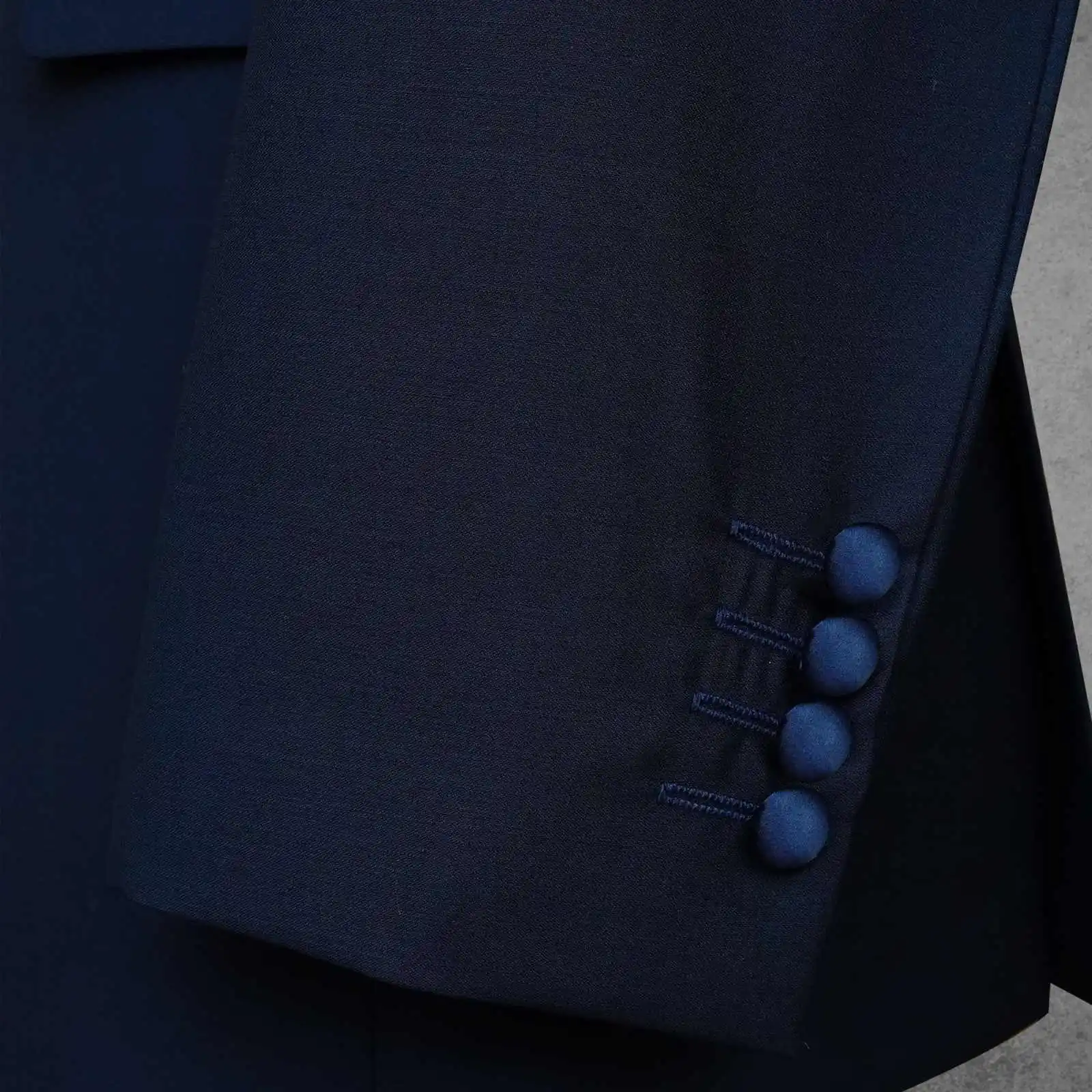 بدلة رجالية أنيقة مكونة من قطعتين سترة وسراويل مزينة بالخرز كريستال لحفلات الزفاف والعريس وحفلات التخرج حسب الطلب