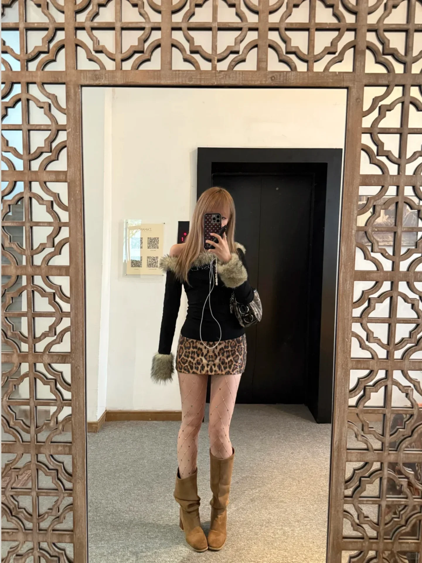 

Горячая девушка Pure Desire Sle Slim Fit Лоскутный топ и юбка Комплект женской моды Повседневная одежда Костюм из двух предметов Новая зимняя коллекция