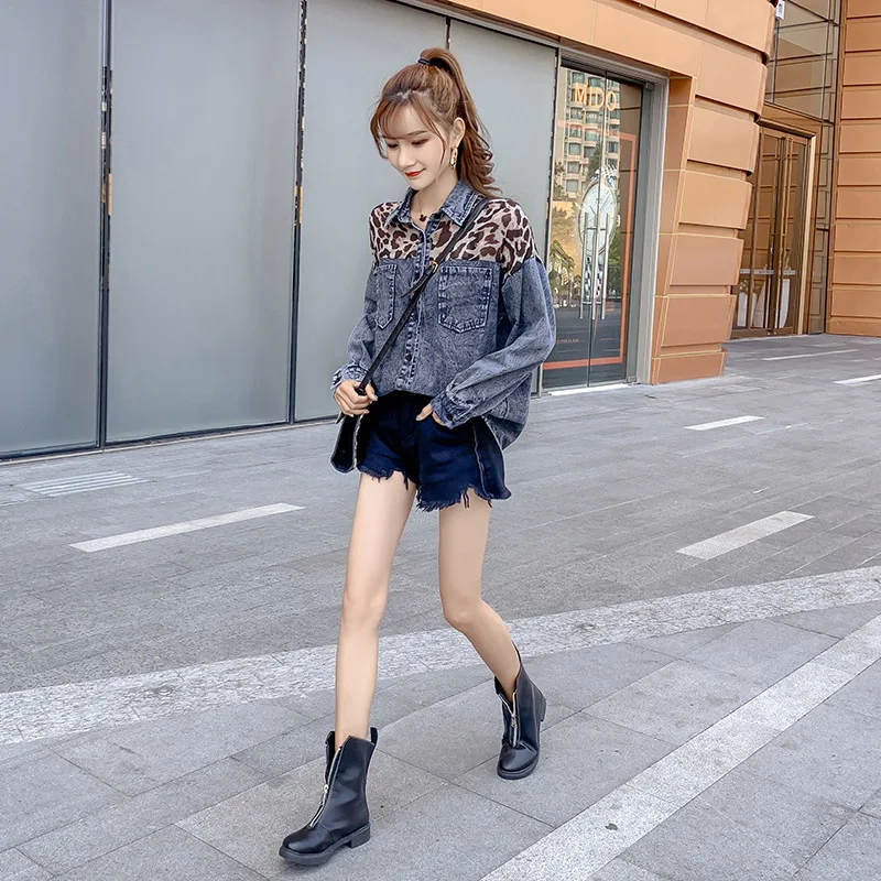 الربيع والخريف جديد الكورية نمط قمصان دنيم بأكمام طويلة ، المرأة موضة المرقعة ليوبارد طباعة الشيفون بلايز فضفاضة غير رسمية