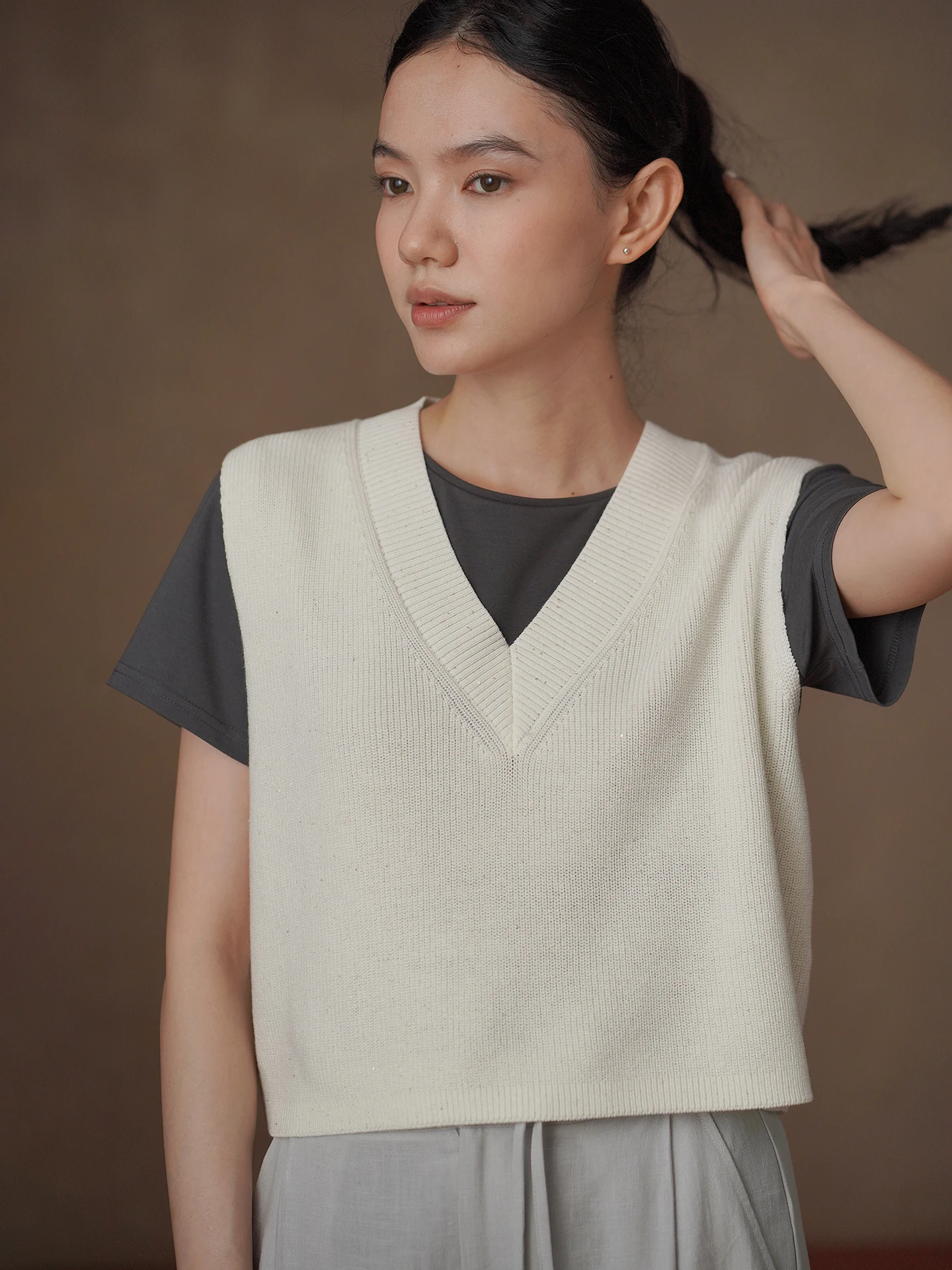 Hacikis Miss Simple Soft Wool Blend Vest V-Neck Slimming Short Knitted Casual Layering Top Women's Fashion Autumn Wear