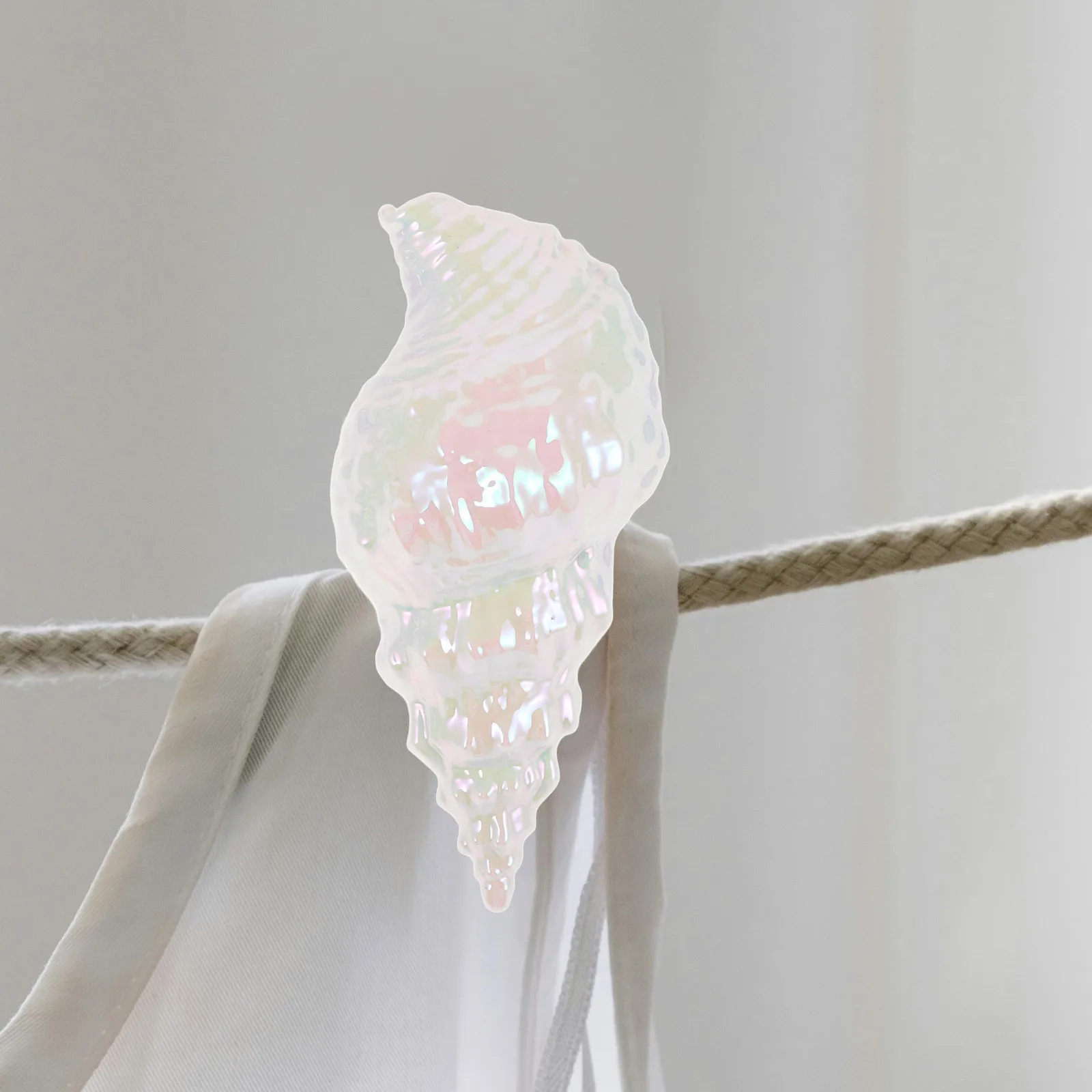 

1pc Conch Shaped Towel Clips Beach Chair Holder Windproof Clothes Clamps For Pool Beach Outdoor Use Multipurpose Hanging Clip