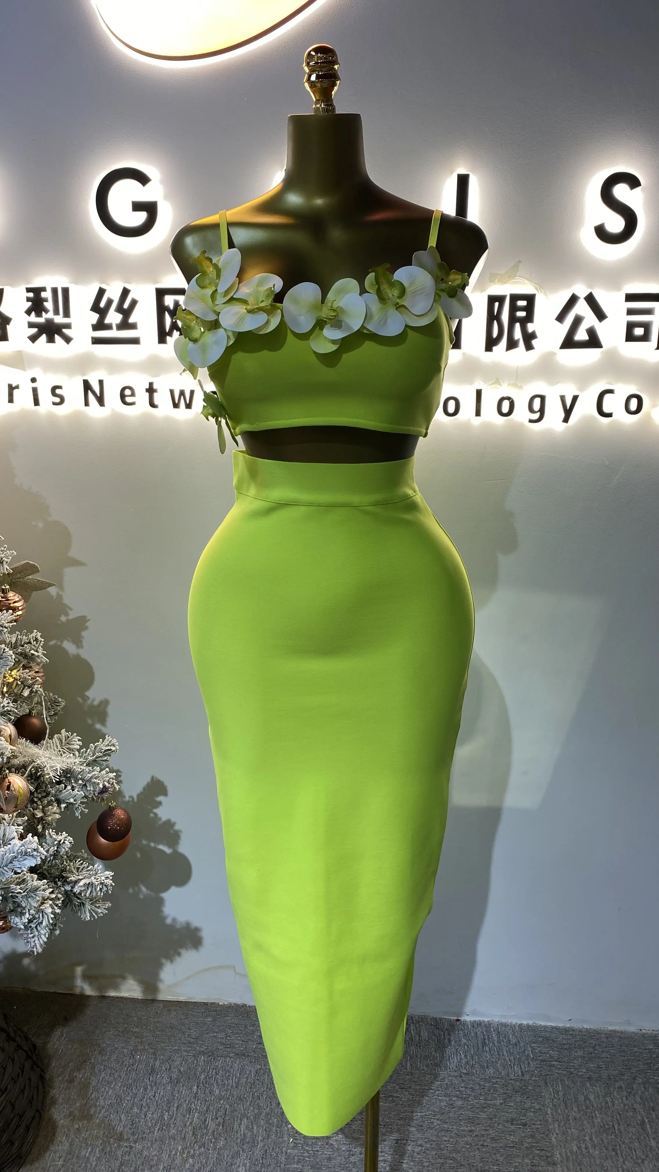 

New Autumn Style High-Quality Fashionable Sexy Floral Bandage Vest Top Slim Fit Long Skirt Elegant Set-GZXX138