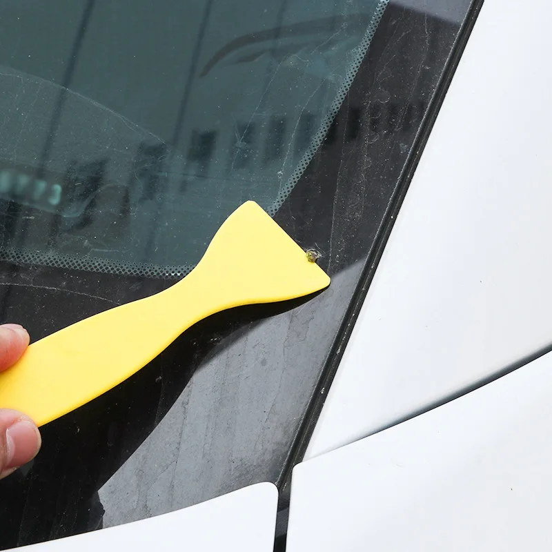 Car film sticking tool, small yellow shovel plastic triangle scraper multifunctional degreasing and defrosting small scraper